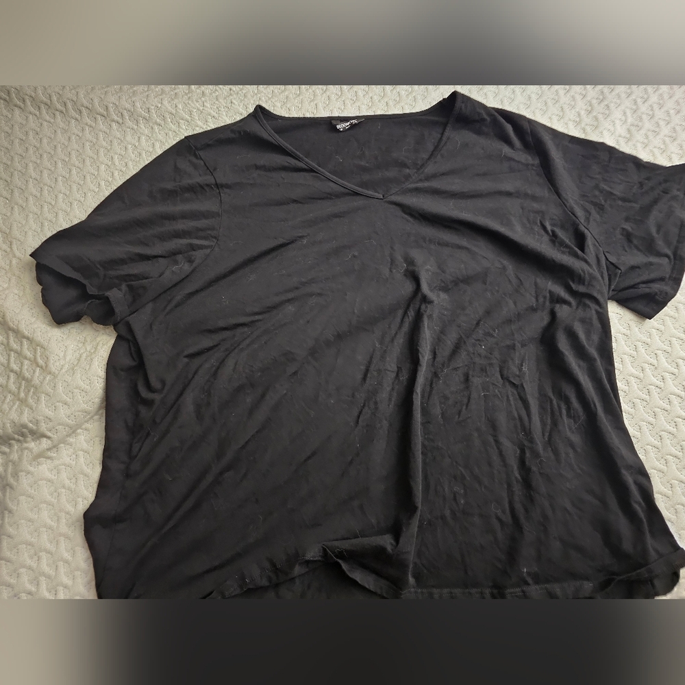 BloomChic Black Short Sleeve Tee